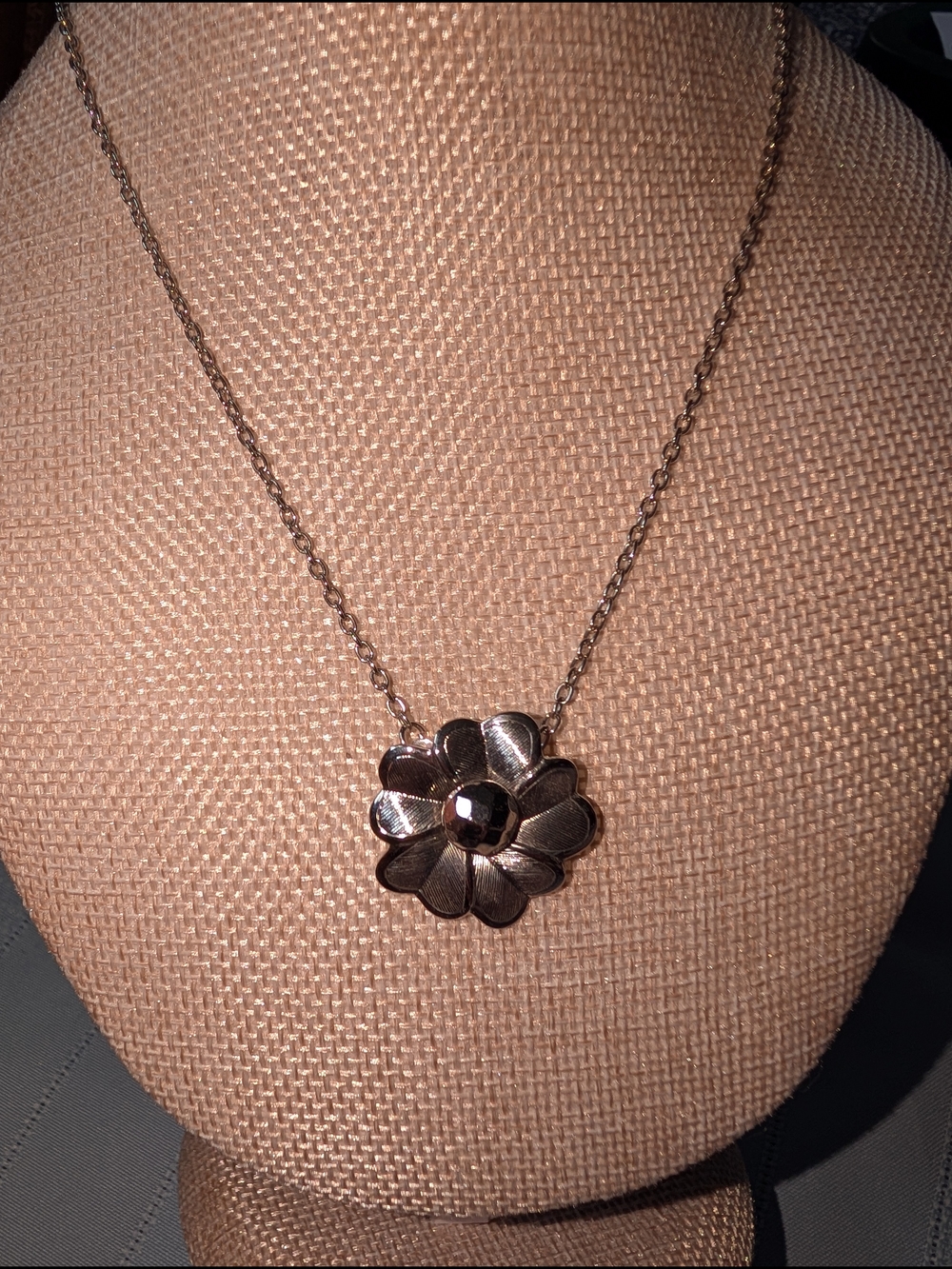 Floral Petal Pendant Necklace - Silver Flower Design